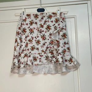 Kjol - Super söt kjol st S 50kr