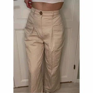 ❤️Byxor❤️ - Fina beigefärgade byxor st 36 ❤️ 30kr