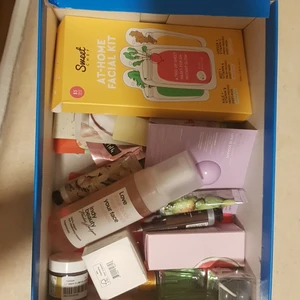 Hudprodukter  - Säljer då jag inte är intresserad av hudvård.Kostar mellan 5-150kr