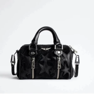 Assnygg liten Zadig väska🖤 - Jätte snygg väska från Zadig Voltaire som passar till allt!🖤den har inte varit jättesnvänd och därför säljer jag den för ett högre pris!❤️inga skador eller defekter! (Det är den minsta storleken)