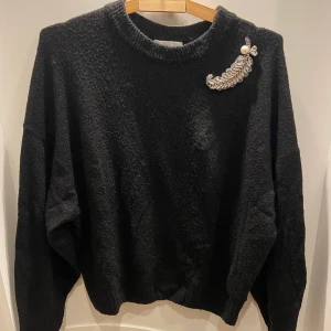 Vinter tröja  - Jättefin tröja från HM. Passar bra till jul eller nyår 😍 eller om man vill bara lite dresserad up men fancy samtidigt ☺️