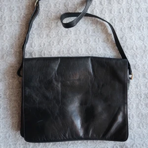 Skinnväska  - Frakt tillkommer 