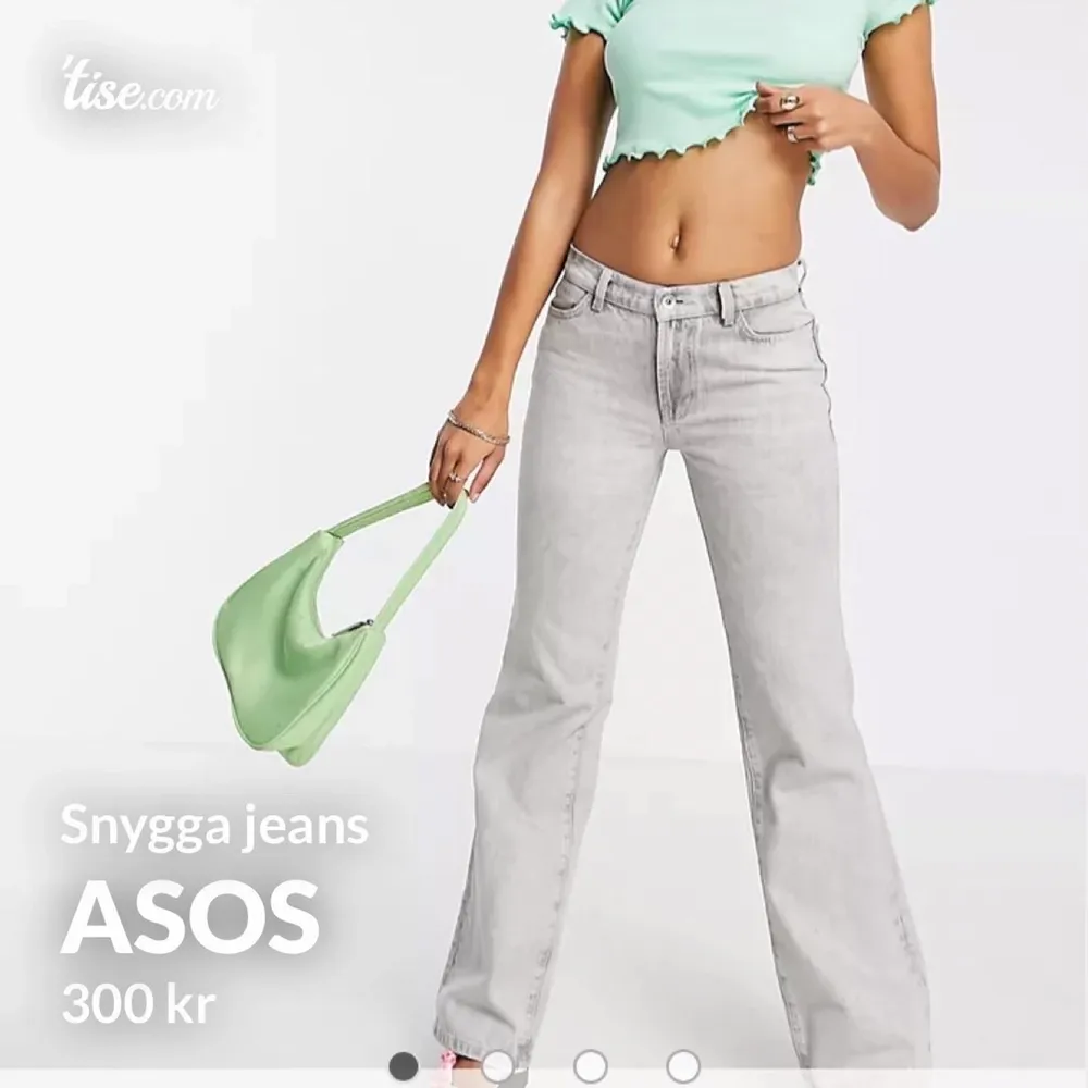 Jag vill kolla om nån är intresserad att köpa den här snyggaste byxorna ❤️. Jeans & Byxor.