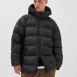 Jacka - Säljer denna fina jackan ifrån pull&bear! Storlek S men är lite större i stoleken. Köparen står för frakt💕hör av dig ifall du har funderingar🍀🍀endast använd några enstaka gånger 