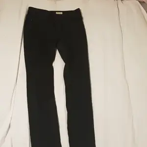 Super fina svarta jeans från H&M. Har använt den ungefär 2 gånger
