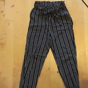 Kostymbyxor - Ett par snygga och sköna kostymbyxor från Kappahl i storlek XS