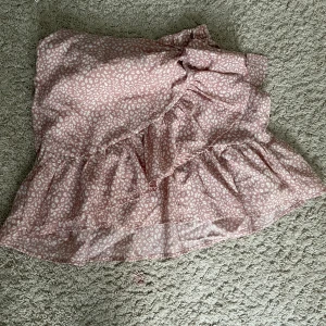 Volangkjol - Superfin Volangkjol. Storlek l. 80kr💕