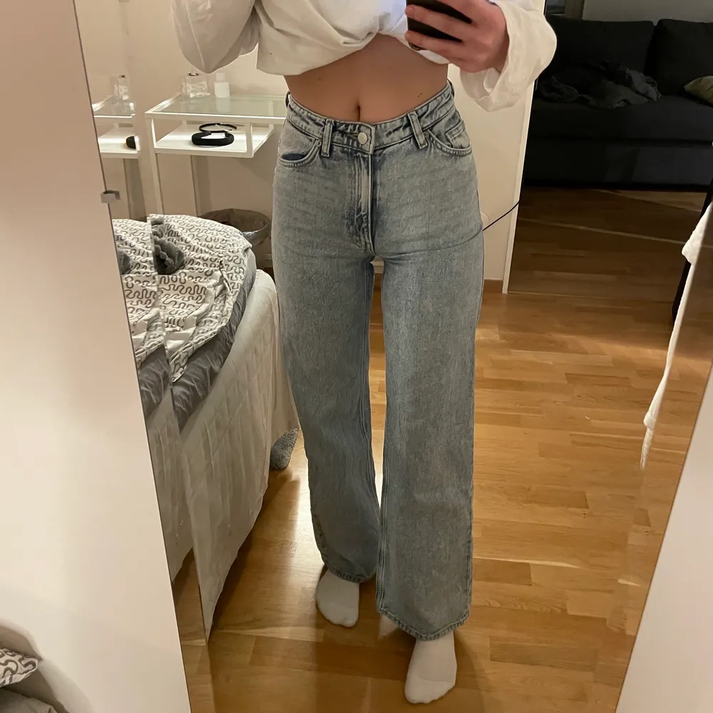 Ljusblå jeans från Monki, ”Yoko jeans light blue”. Storlek 25. I mycket bra skick!  . Jeans & Byxor.