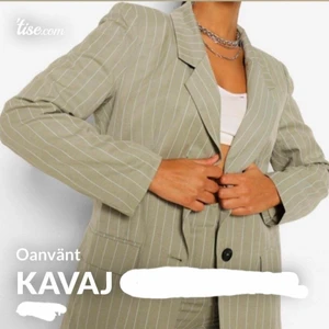 Grön kavaj - oanvänd! - Oanvänd grön/vitrandig kavaj. Bild 1 visar rätt färg. 