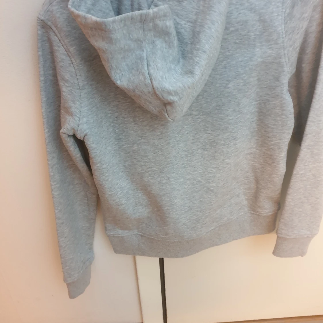 Grå Gant hoodie  - 90