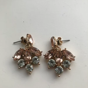 Örhängen - Säljer ett par söta örhängen som jag ej använder💗