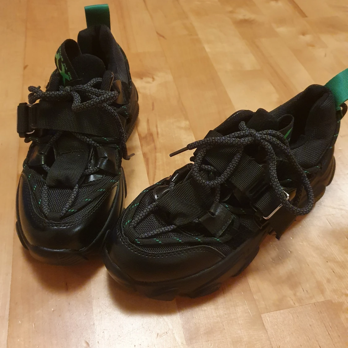 Oanvända sneakers skor - 90