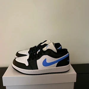 Air Jordan 1 University Blue - Helt nya från Zalando! Storlek 38.5 Eu! Väldigt snygga nu till sommar eller vår!!