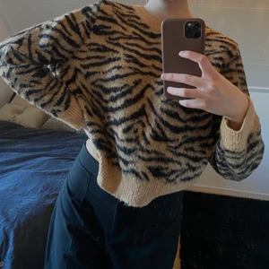 Djurmönstrad tröja - Säljer då den inte används längre. 50kr+frakt🥰