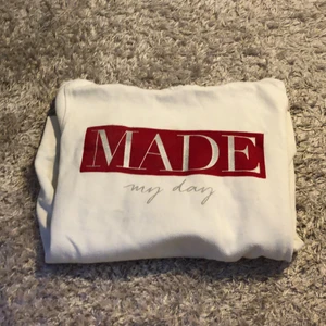 En Hoodie ❤️⚪️ - Den är fin och den är lätt och ta på sig💕