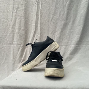 Nike Air Black - Smutsig men väldigt få gånger använda! Strl. 38