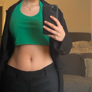 Grönt linne - Fint sommarlinne som tyvärr är för stor för mig. Köpare står för frakt