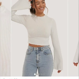 Na-Kd topp  - Säljer denna jätte söta topp, likadan som den svarta jag säljer. Köpt för 249 men säljer för 179kr✨💓😊