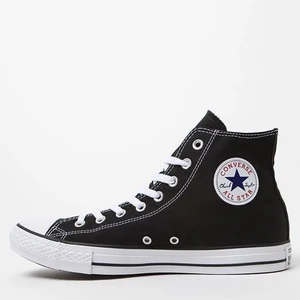 Converse Svart Chuck Taylor - Köpte de nya eftertraktade converse från zalando men dem passade nt. Orkar nt göra retur som tar så lång tid så säljer här ist. Endast vid bra bud, de är helt nya o endast testade. Köpta för 700kr. HÖGTSA BUD: 570 