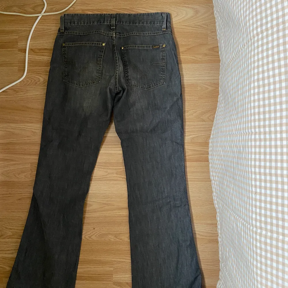 Snygga lågmidjade crocker jeans i bra skick! Ärvda men tyvärr för små.. det blev dags att sälja 🛍♻️💞. Jeans & Byxor.