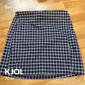 Kjol  - Jättefin kjol i storlek M. Säljer för 70kr + frakt 