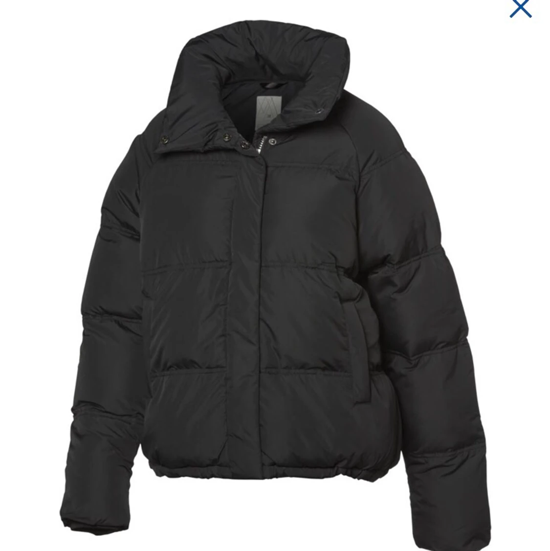 Säljer min svarta puffer jacket.