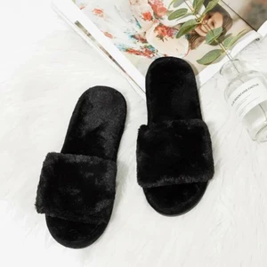 Ny fuskpäls tofflor  - Nya mjuka fuskpälstofflor i Str 38-39