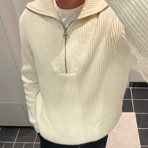 Stickad tröja - Stickad tröja från zara i storlek M