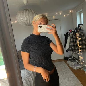 Festtopp - Festtopp från monki. Frakt 48kr