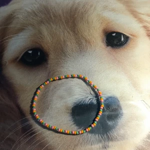 Hemmagjort armband 🤎💓🤎💓 - Hemmagjort armband gjord av pärlor i olika slag❤️💓💖💜💜🤎 kostar 15 kr och 10 kr frakt 💓 skriv privat om ni skulle vela köpa halsbandet🤎