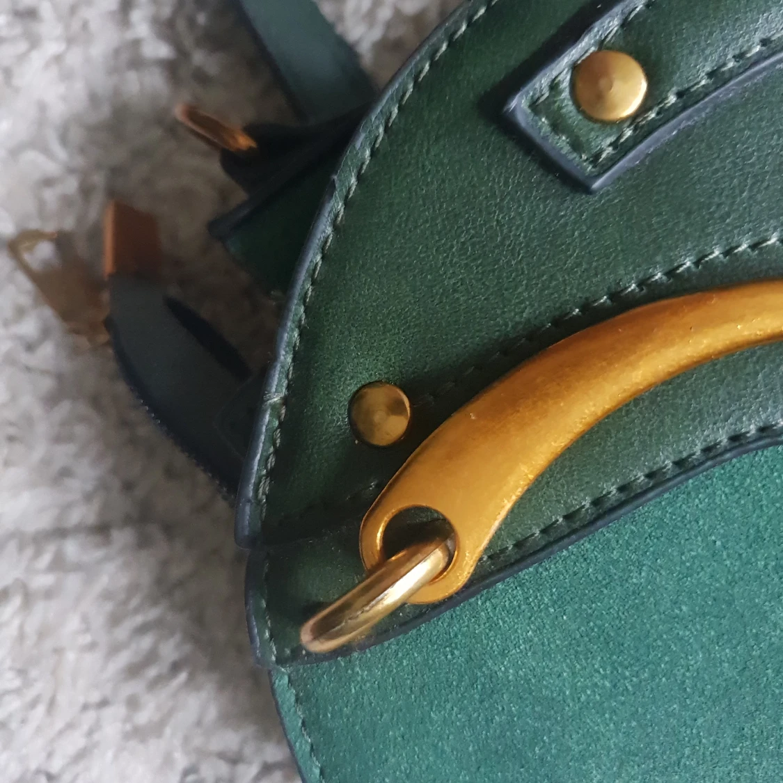 Grön rund väska. - 91