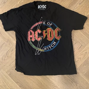 Rock t-shirts  - En för 100 eller båda för 150kr. Båda från pull and bear i storlek s men oversize 