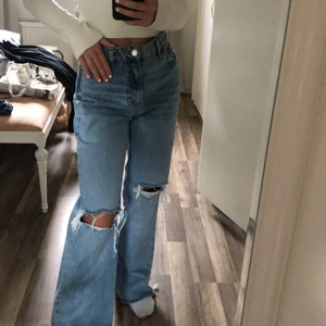 Zara full lenght jeans 🤎 - Säljer då dom är för stora på mig, använt två gånger