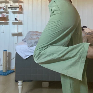 gröna kostymbyxor från NAKD - säljer dessa älskade limegröna kostymbyxor från HOSS x NAKD ❤️❤️ Säljer då jag ej får användning av dem💕💕