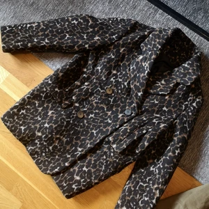 Oversized leopard kappa - Oversized Leokappa st XS-S fint skick. Kan skickas spårbart eller inte. Ses gärna. 