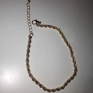 Fotlänk - Säljer min tjocka jättefina fotlänk✨