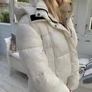 dunjacka - dunjacka från bershka i storlek s. fint skick