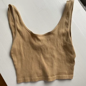 miranda top - säljer detta superfina linne från Gina i deras trendiga modell miranda💕