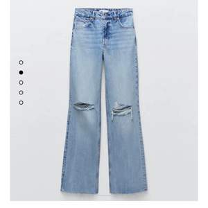 Säljer dessa jeans från ZARA, använda två gånger. Säljer då de blev för tajta för mig. Skriv för fler bilder eller frågor💕