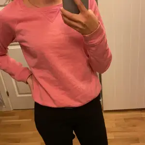En fin rosa sweatshirt utan slitage💓 Sweatshirten passar en stl XS💓