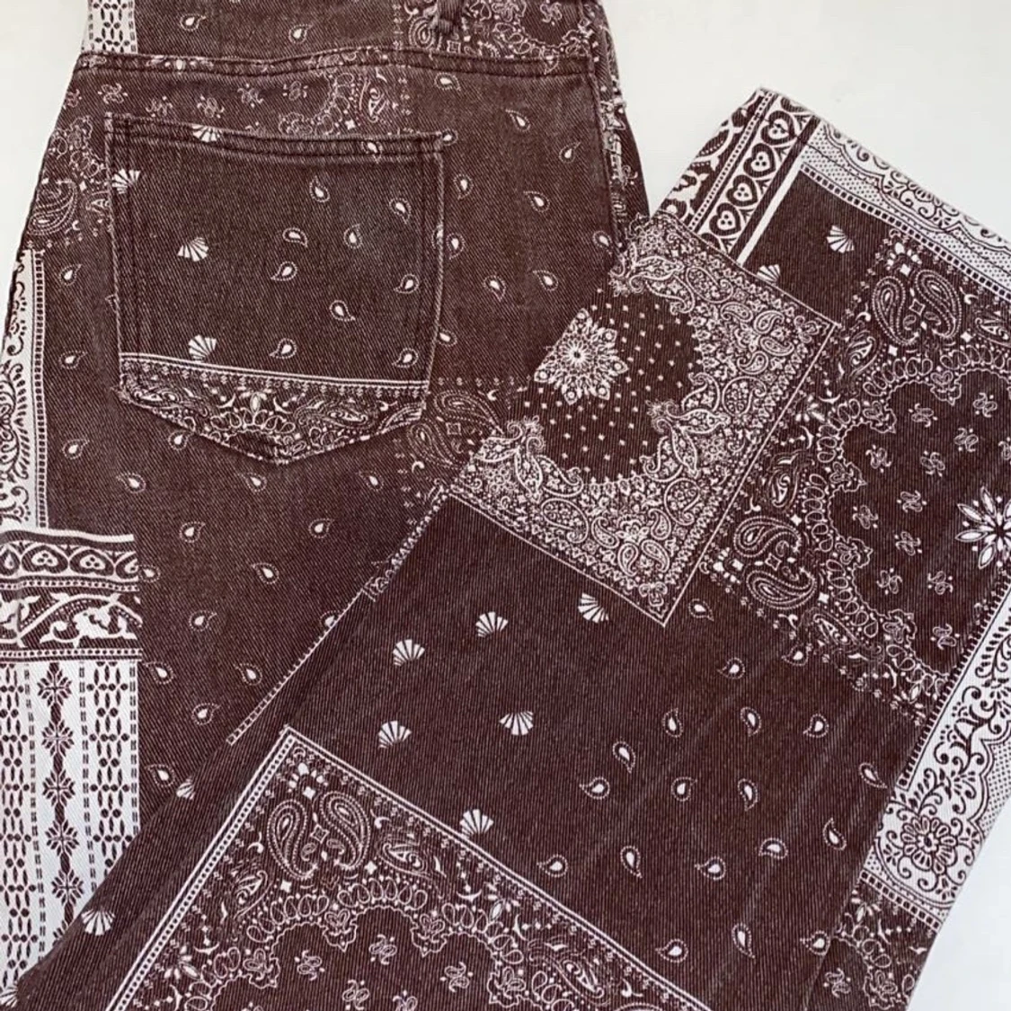 Knapp geometrisk jeans i storlek L - 91