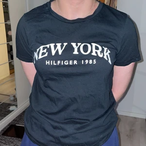 Tommy hilfiger - Knappt använd 