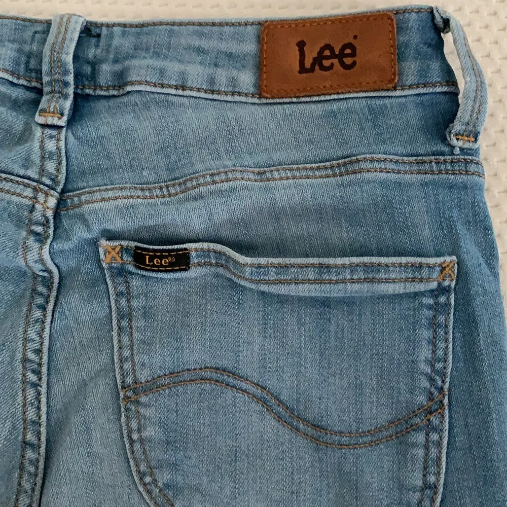 Väl använda Lee jeans i strl W28 L31. Nypris: 999kr . Jeans & Byxor.