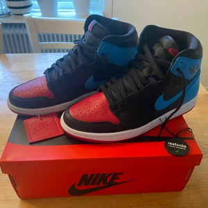 Jordan 1 UNC To Chicago W - Helt nya, oanvända Jordans som jag fick hem idag…tyvärr storleken passade inte. Skorna är även verifierade av restocks och boxen ingår. 