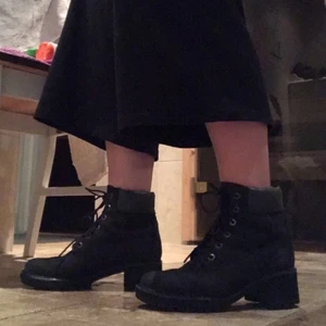 Timberland skor srl 40 - Skona är från hösten 2020 då jag bara använt ca 10 gånger, bra skor att ha när man är ute när det är lite kallare, material : läder