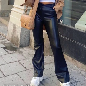 Skinnbyxor - Säljer mina helt nya skinnbyxor från MadLady med prislappen kvar. Har endast provat dem 1 gång!!