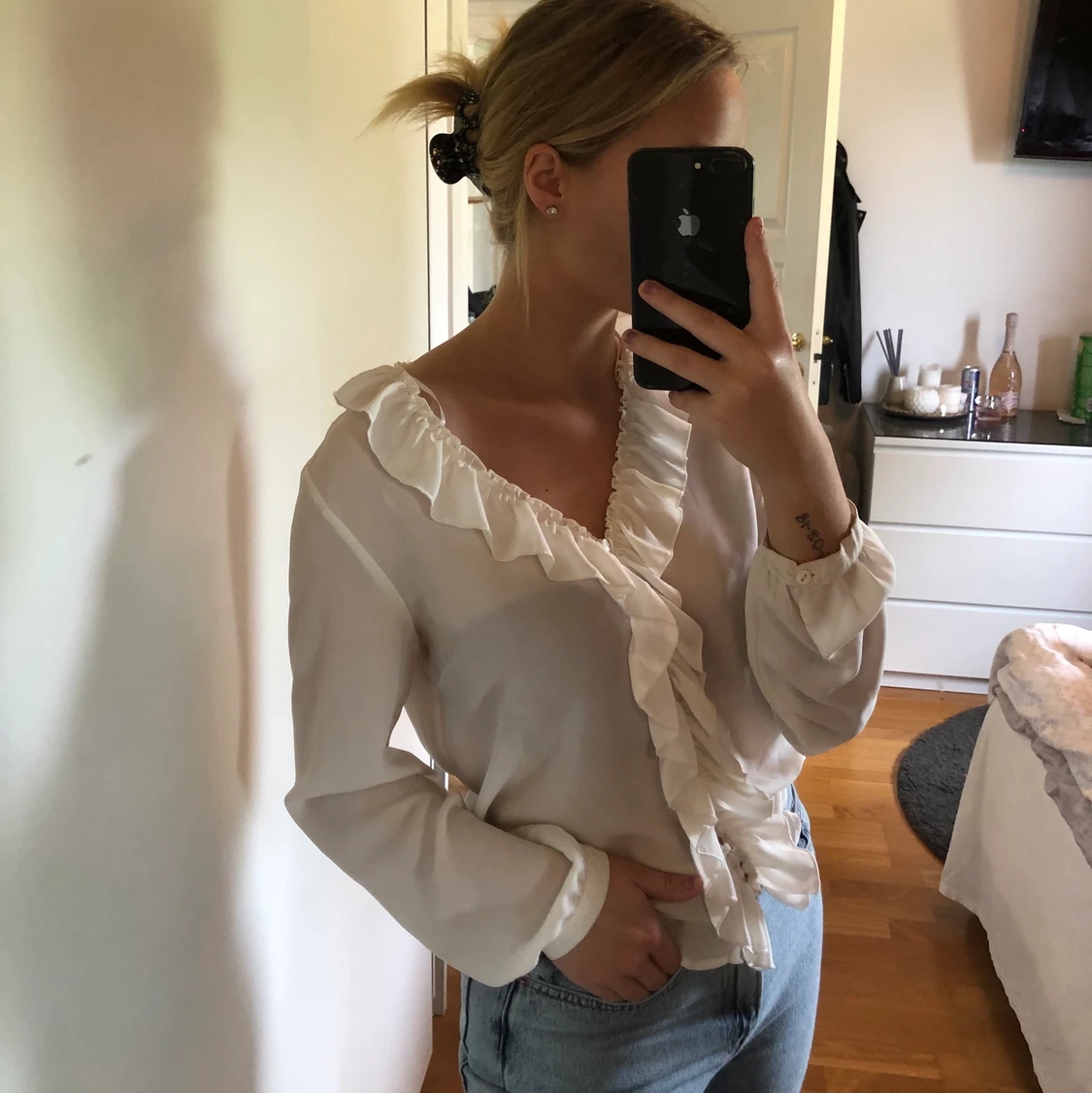 Blus med volanger - 90