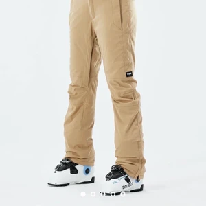 dope skidbyxor knappt använda  - skidbyxor som är använda i knappt en vinter, orginalpris 1500kr Pris kan även diskuteras! om det önskas fler bilder skriv till mig privat!