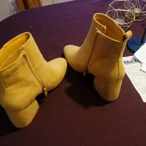 Alley boots st 38  - Storlek 38 litet märke på ena skon men inget som stör 