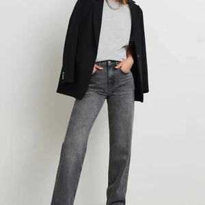 90s high waist jeans - Populära jeans från Ginatricot i washed grey strl 36. Säljer då jag beställde två storlekar och behöll dom andra. Alltså ENDAST PROVADE!  Varit slutsålda på hemsidan! Mitt pris 500kr (inkl. Frakt) 